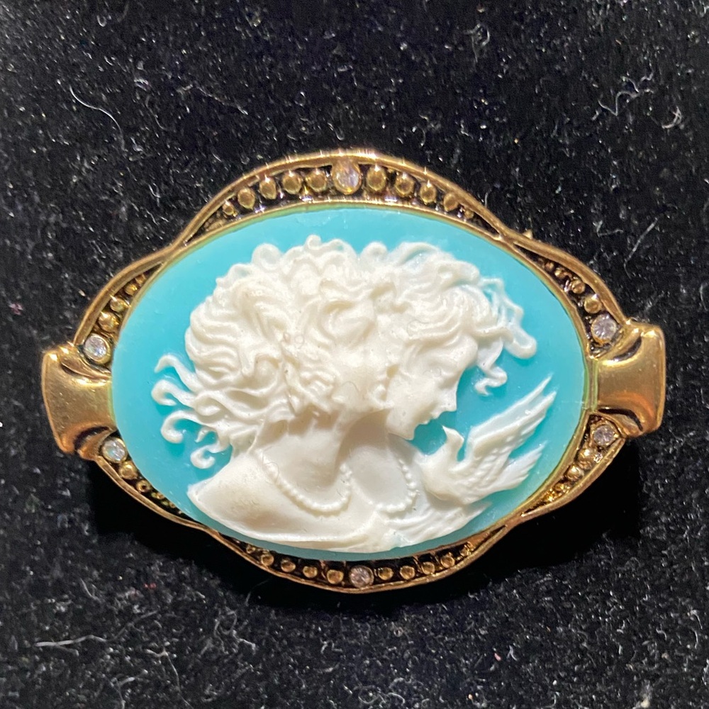 Vintage AAI Turquoise Blue Cameo Double Profile Brooch